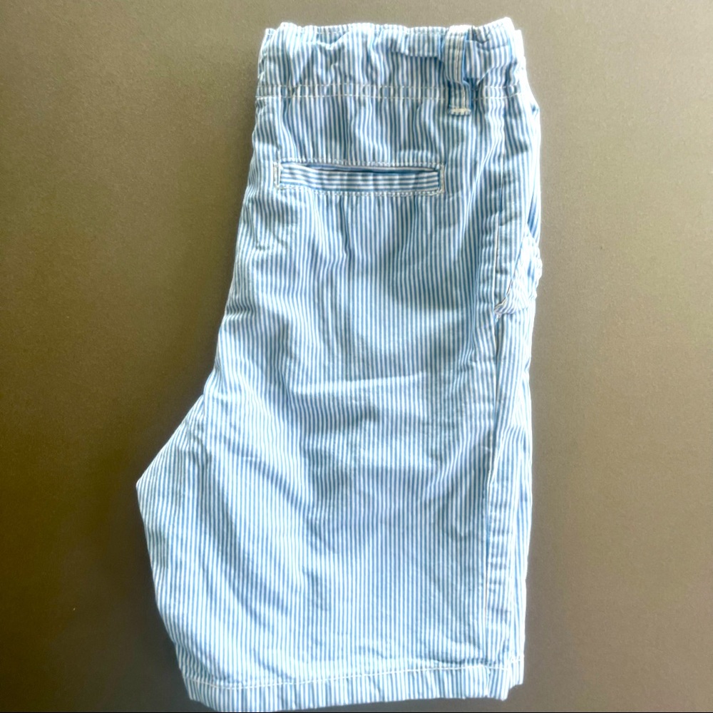 Boy’s Sear-sucker Carter’s shorts sz 8